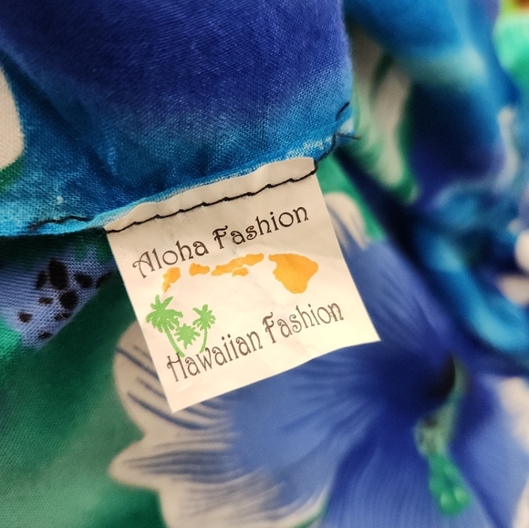 Aloha Fashions Hibiscus Cover Up ONE SIZE - Picture 3 of 7